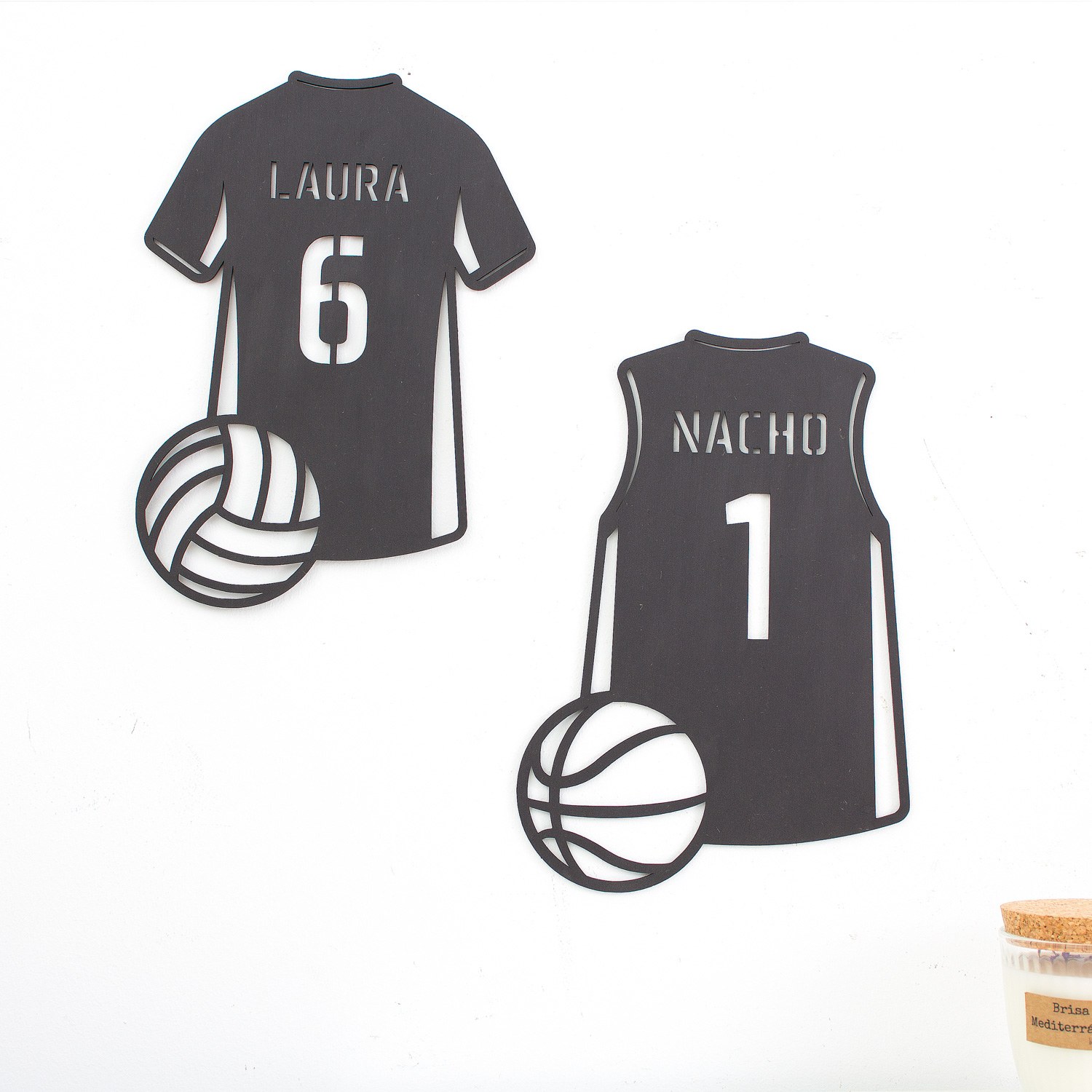 Camiseta-deportiva--personalizada-madera-pared
